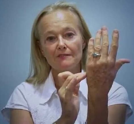 woman tapping a meridian